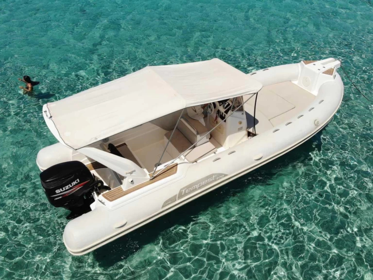 Hire Motorboat Capelli with a boat licence