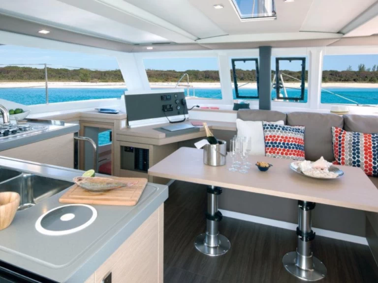 Hire Catamaran Fountaine Pajot with a boat licence