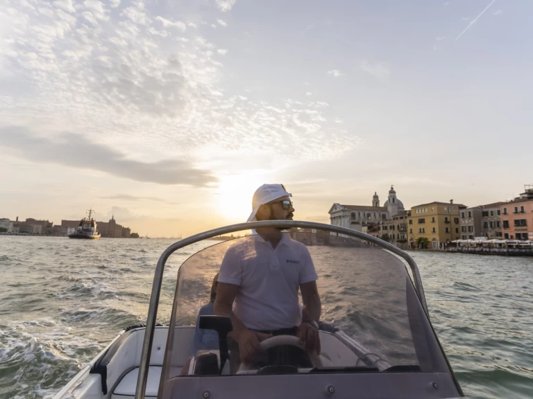 Motorboat hire in Mestre - Brube Mose 17