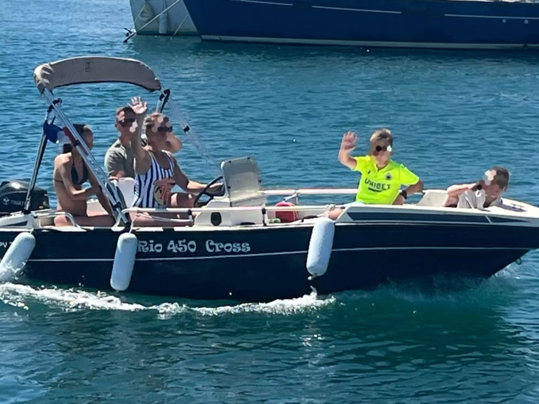 Hire Motorboat Rio Yachts with a boat licence