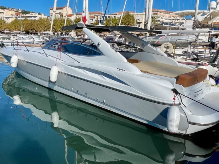 Charter a Sunseeker Superhawk 48 in Golfe-Juan on Samboat