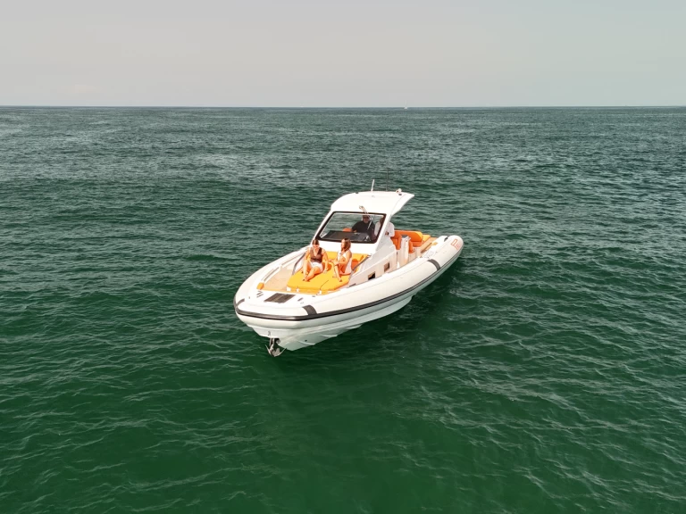 Hire a Pirelli 42 EFB Naples