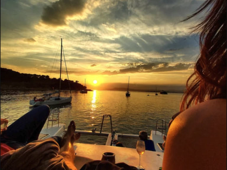 Hire Catamaran Lagoon with a boat licence