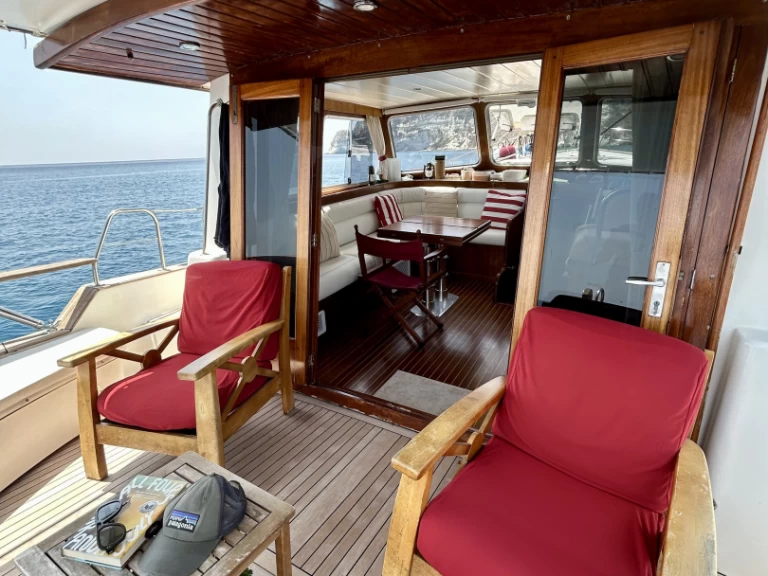 Hire Motorboat with or without skipper Menorquin-Yachts Ponza