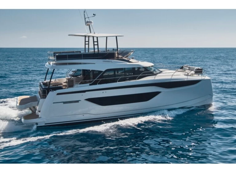Charter a Prestige Prestige M48 in Salerno on Samboat