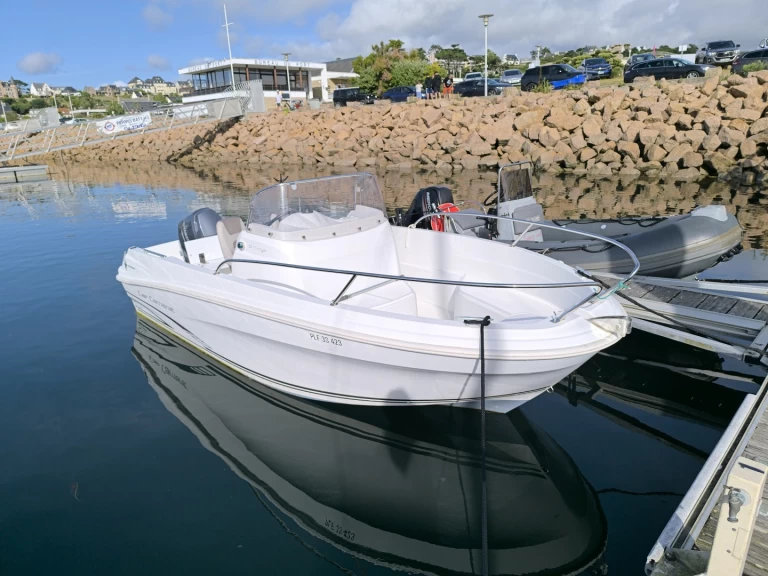 Jeanneau Cap Camarat 5.5 CC Style charter bareboat or skippered in  Trébeurden