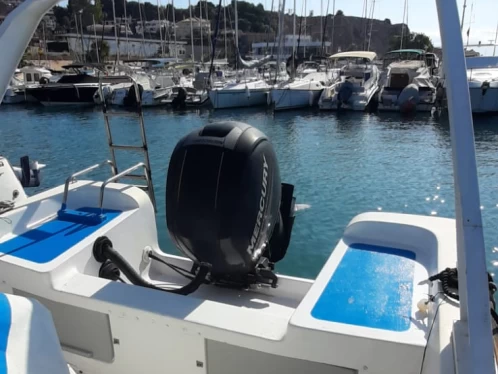 Hire a nelhi 750 Málaga
