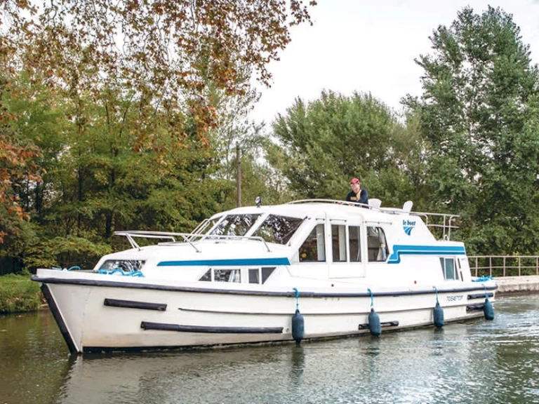 Motorboat hire in Castelnaudary - Le Boat Corvette A