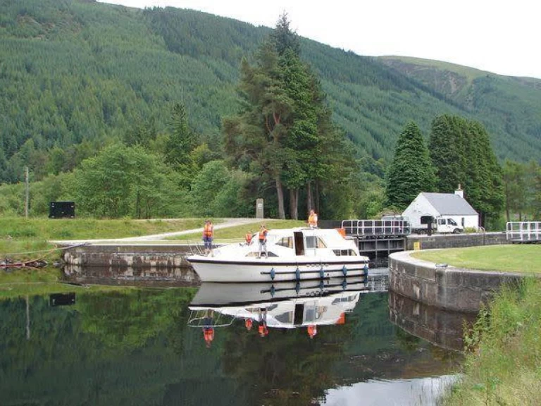 Motorboat to hire Spean Bridge at the best price