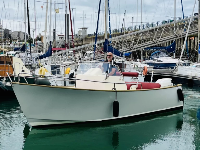 Hire Motorboat with or without skipper Rhea La Rochelle