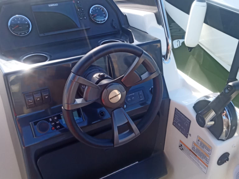 Charter a Quicksilver Activ 605 Sundeck in Cambrils on Samboat