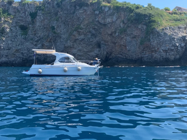 Yacht charter Bar - Bénéteau Antares 7 on SamBoat