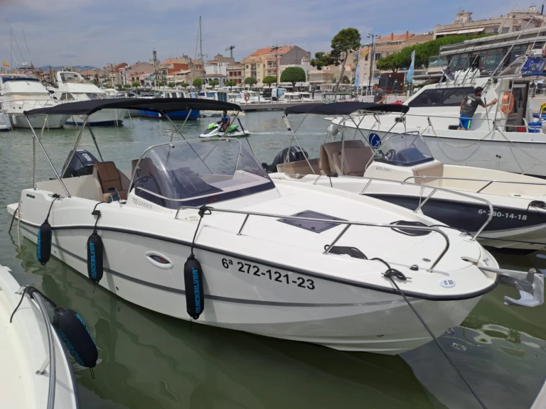 Charter a Quicksilver Activ 755 Sundeck in Cambrils on Samboat