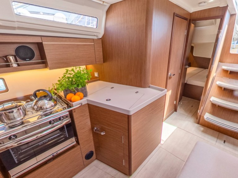 Sailboat hire in Pomer - Bénéteau Oceanis 40.1