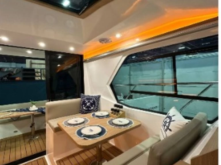 Motorboat hire in Kuşadası İlçesi - Cruisers Private