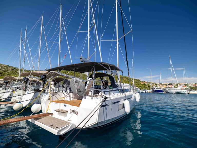 Hire a Bavaria Bavaria C38 Drage
