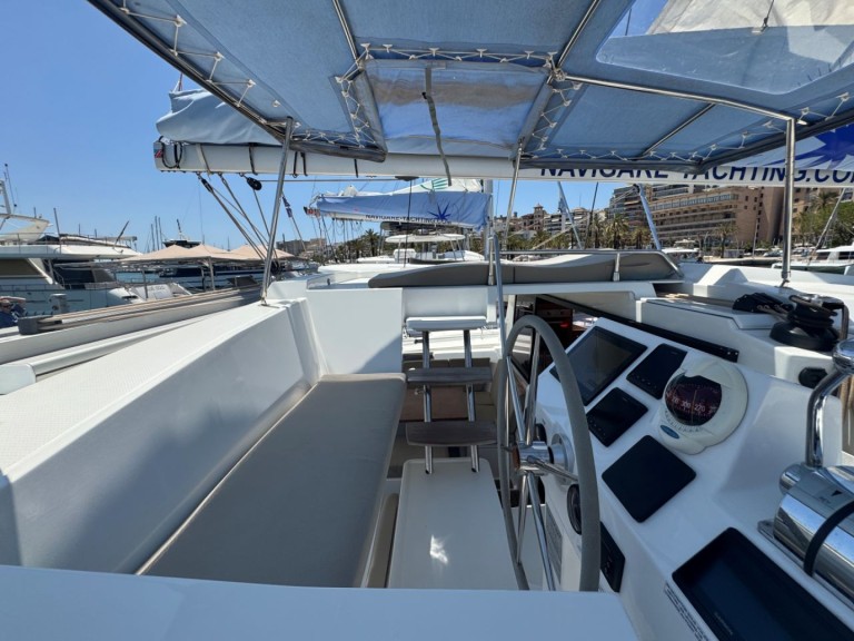 Yacht charter Palma de Mallorca - Fountaine Pajot Astrea 42 on SamBoat