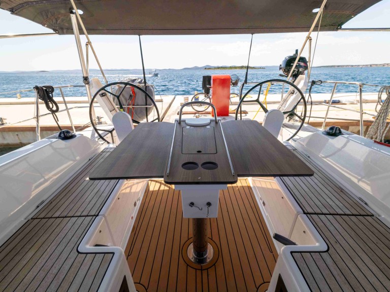 Hire Sailboat Bavaria with a boat licence