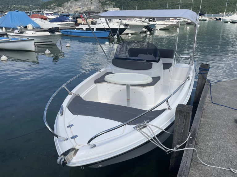 Hire a AM Yacht Titanium 460 Sevrier