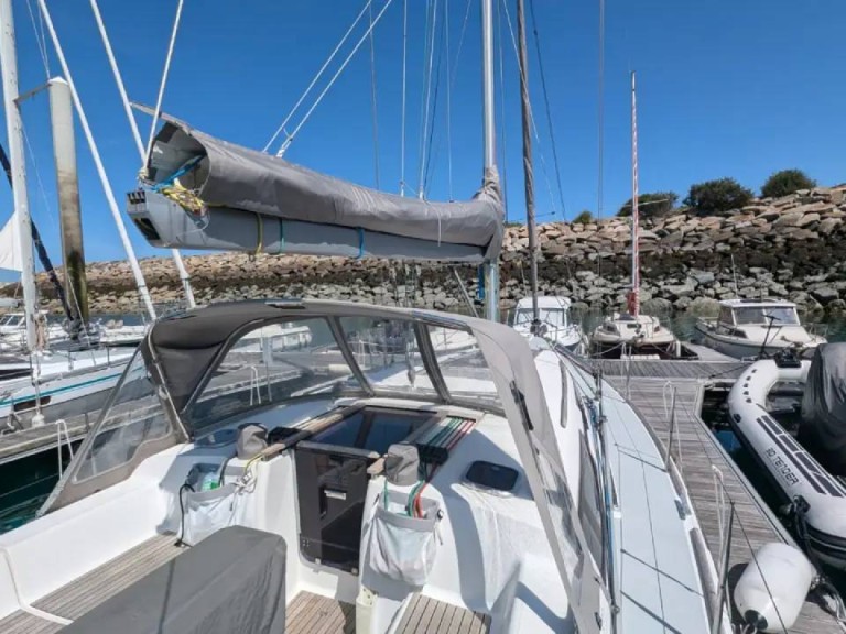 Dufour Dufour 375 Grand Large charter bareboat or skippered in  Saint-Quay-Portrieux