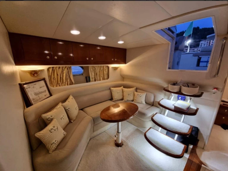 Hire Motorboat Baia with a boat licence