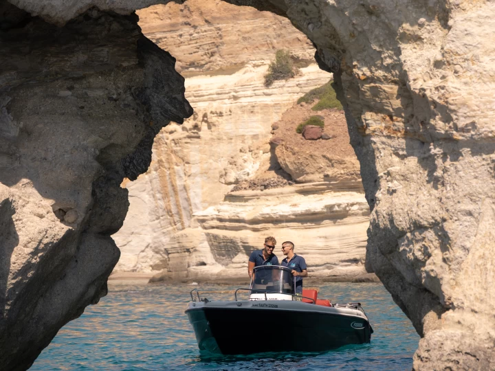 Charter a Poseidon BLU WATER 185 in Agía Kiriakí on Samboat