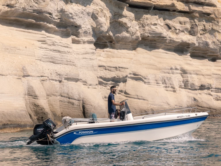 Yacht hire Mílos cheap BLU WATER 185
