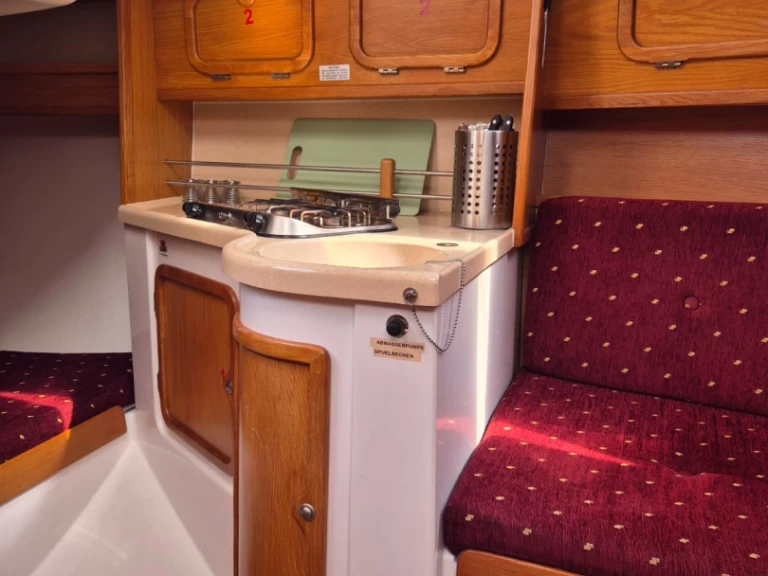 Sailboat to hire Bodman-Ludwigshafen at the best price