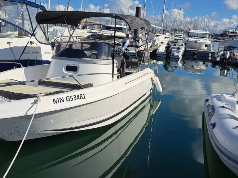 Hire Motorboat with or without skipper B2 Marine La Rochelle