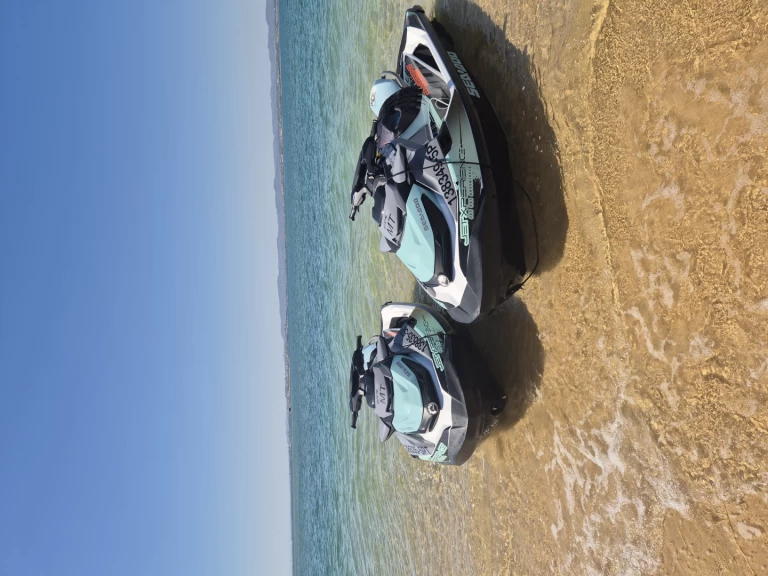 Charter a Yamaha Yamaha VX in Faro on Samboat