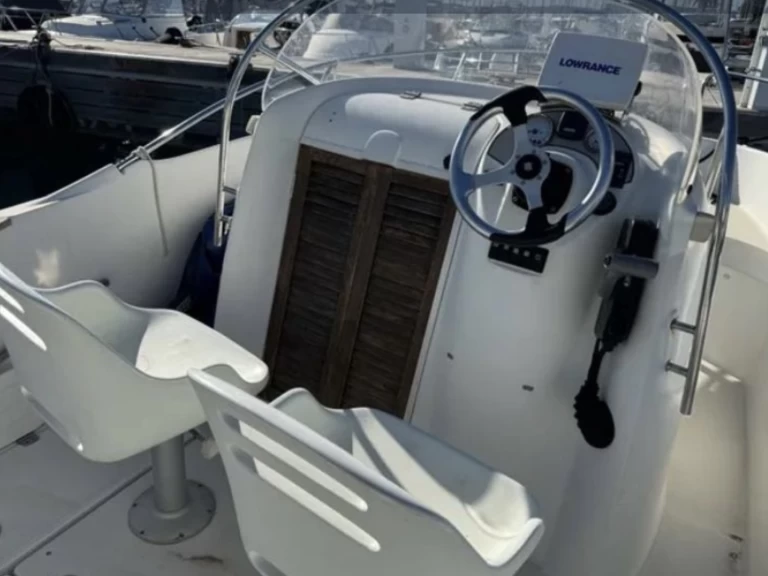 Charter a Ranieri Shadow 22 S in Cannes on Samboat
