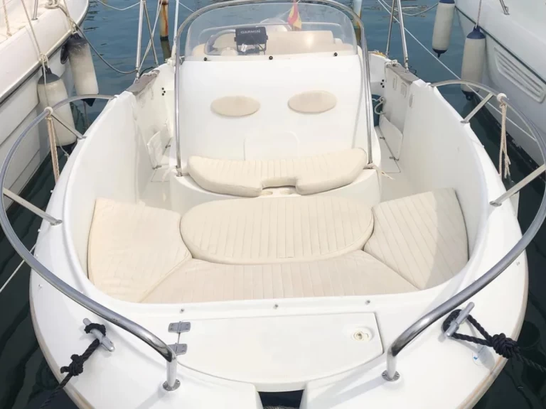 Hire Motorboat Ranieri with a boat licence