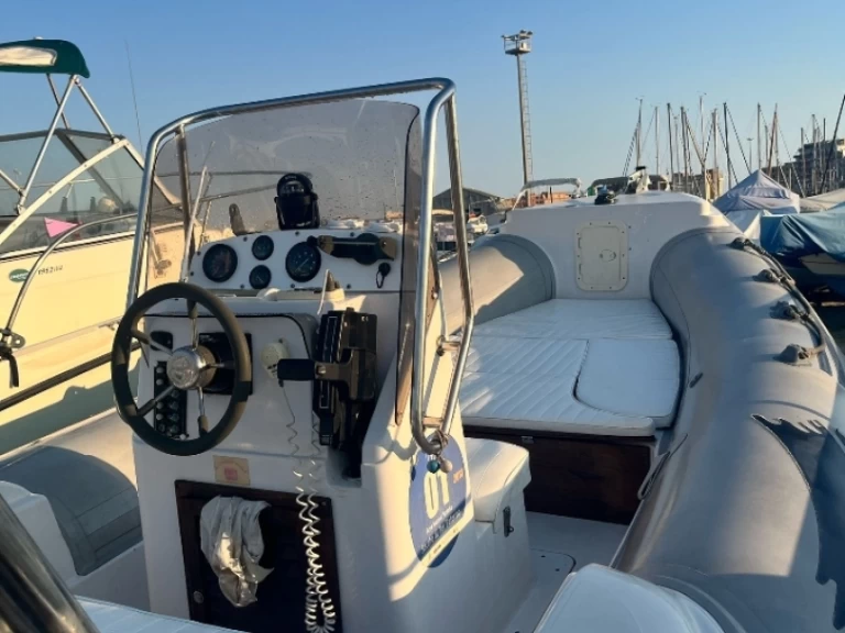 Yacht hire Anzio cheap King 600