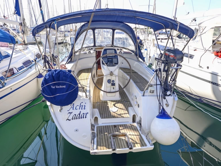 Sailboat hire in Sukošan - Bavaria Cruiser 31