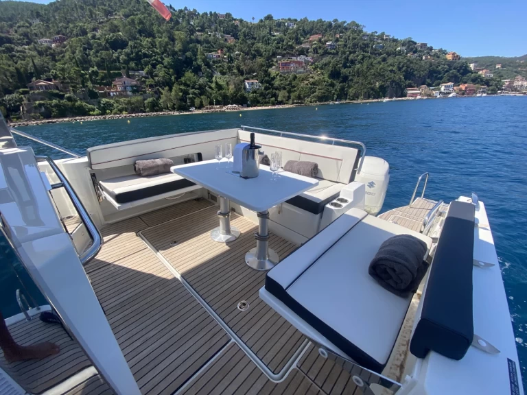 Motorboat to hire Port La Napoule at the best price