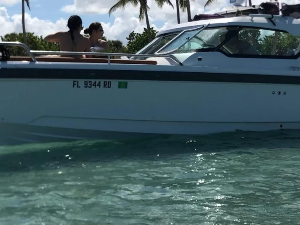 Hire Luxury Yacht Axopar with a boat licence