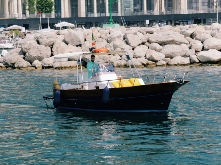 Motorboat hire in Salerno - Fratelli Aprea Sorrento 7,50 open cruise