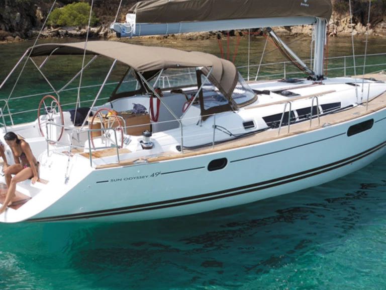 Hire Sailboat Jeanneau with a boat licence