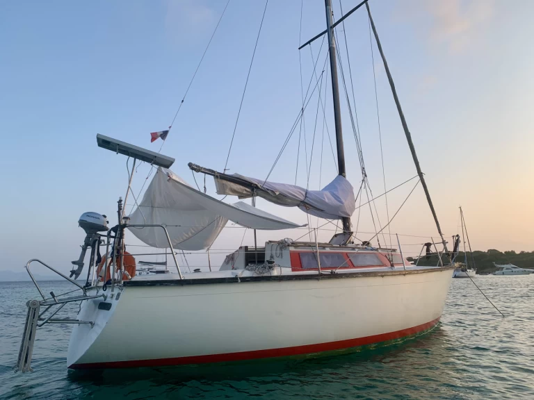 Hire a Dufour Dufour 2800 Hyères