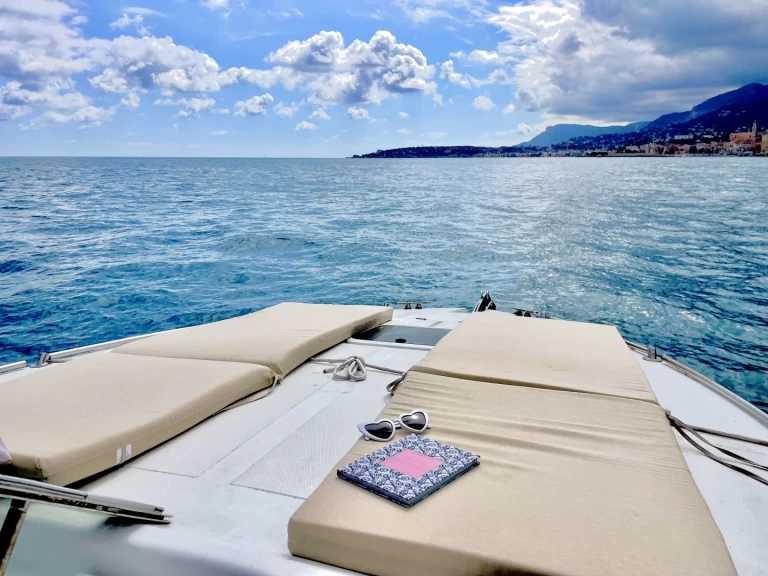 Charter a Fiart Fiart 27 in Menton on Samboat