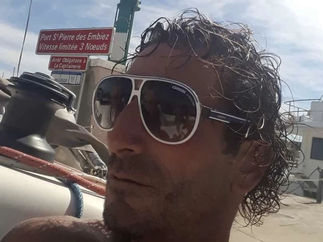 Hire Sailboat bonin with a boat licence