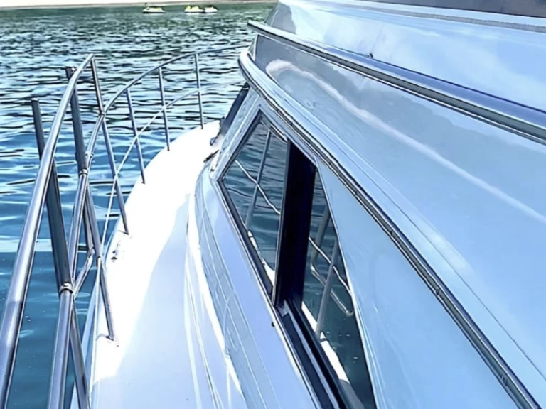 Motorboat hire in World - Sea Ray Sea Ray 400 Sedan Bridge