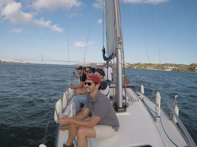 Yacht hire Lisbon cheap First 31.7
