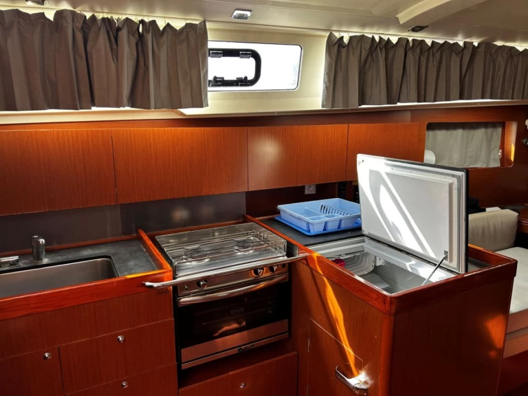 Hire Sailboat with or without skipper Bénéteau Gouvia