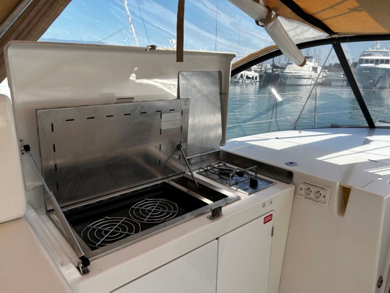 Charter a Jeanneau Sun Loft 47 in Gouvia on Samboat