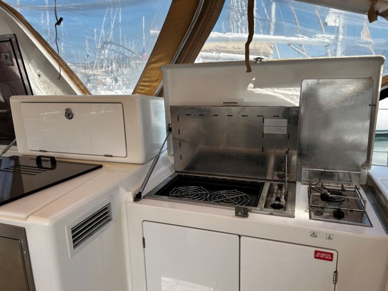 Sailboat to hire Gouvia at the best price