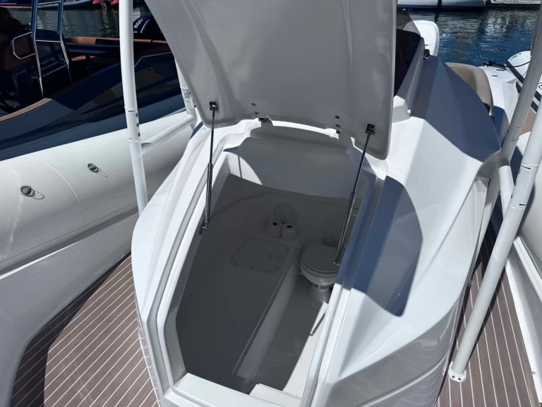 Charter a FANALE 1000 in Cogolin on Samboat