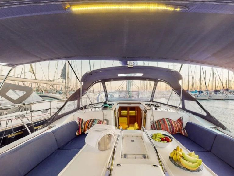 Hire a Jeanneau Jeanneau 469 Alimos