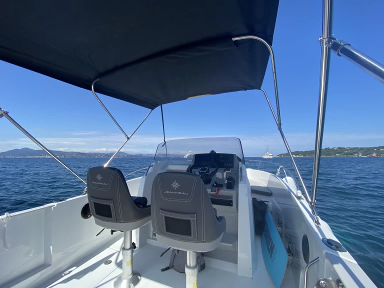 Motorboat to hire Saint-Aygulf at the best price