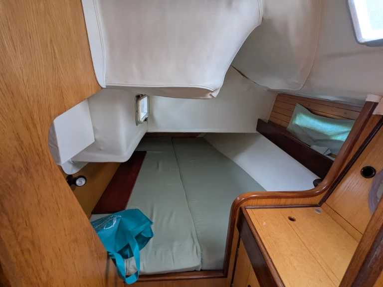 Sailboat to hire Port de Penerf at the best price